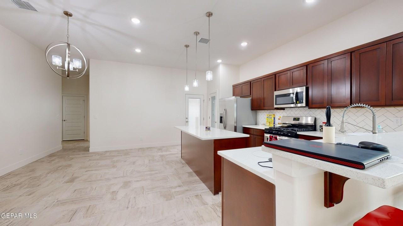 440 Soleil Rd - Photo 4 of 38