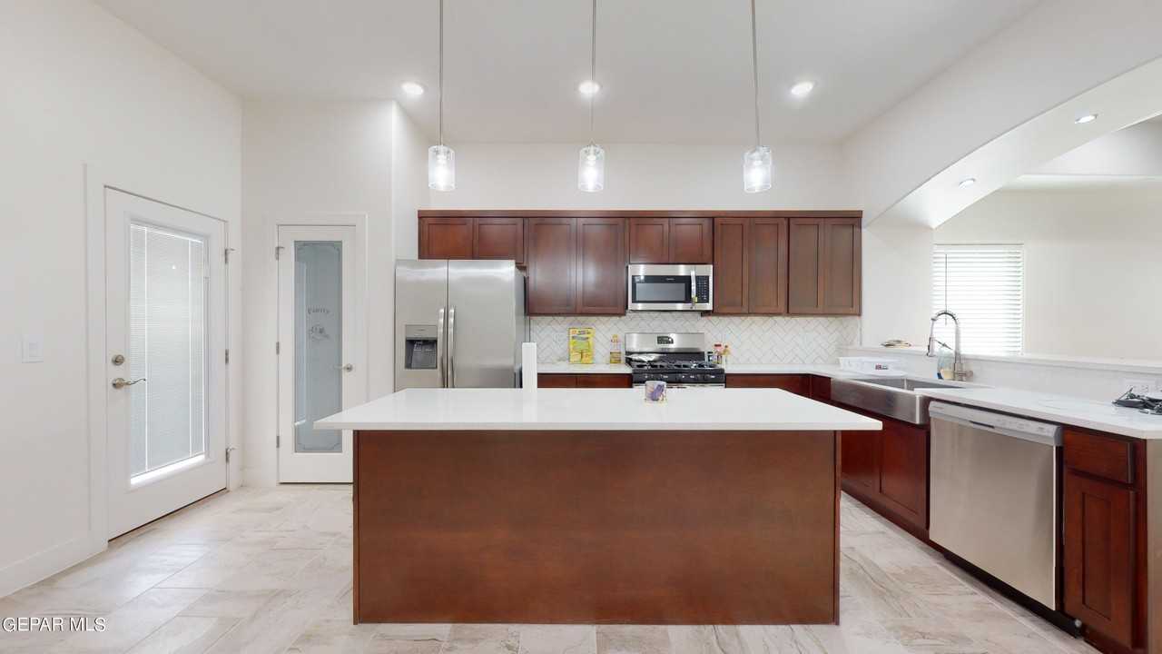 440 Soleil Rd - Photo 5 of 38