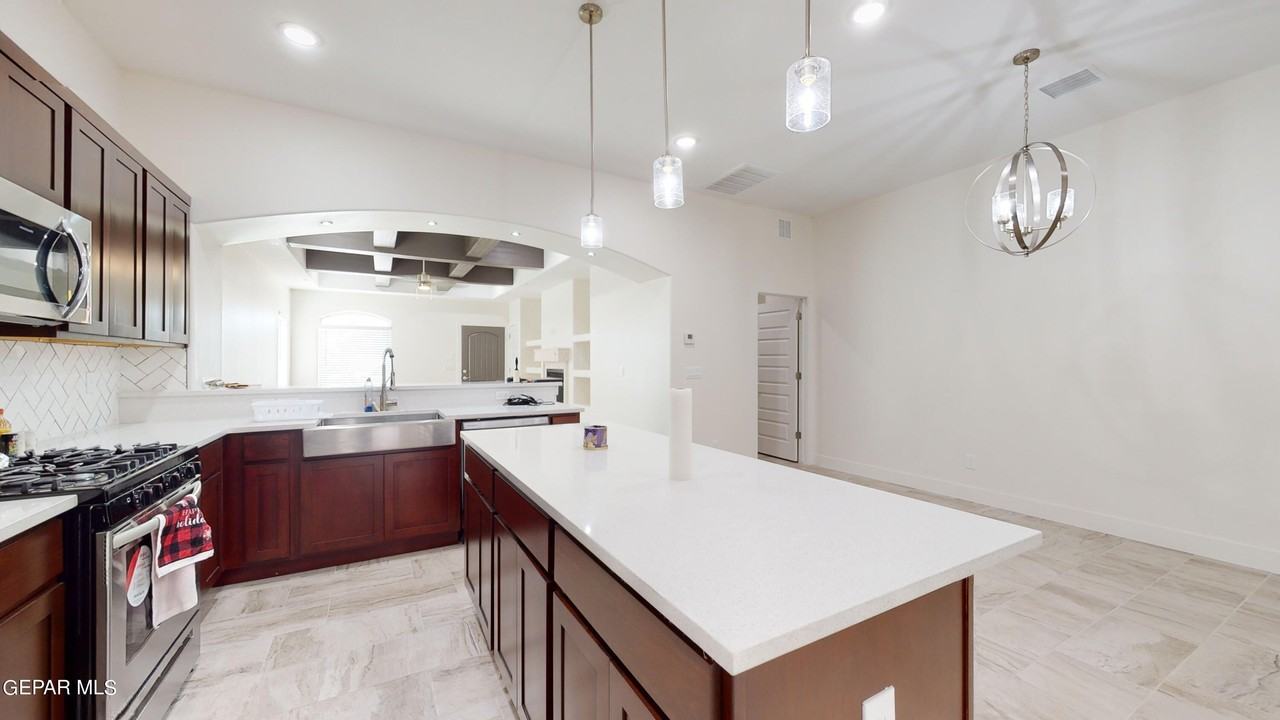 440 Soleil Rd - Photo 6 of 38
