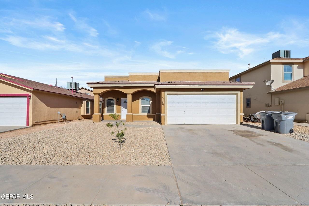 3269 Maple Point Dr - Photo 2 of 37