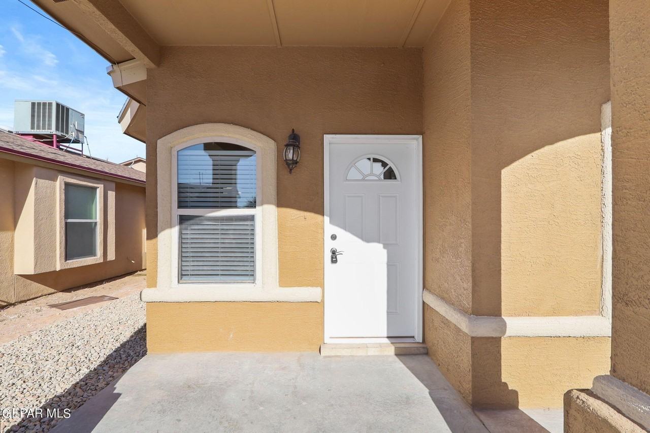 3269 Maple Point Dr - Photo 4 of 37