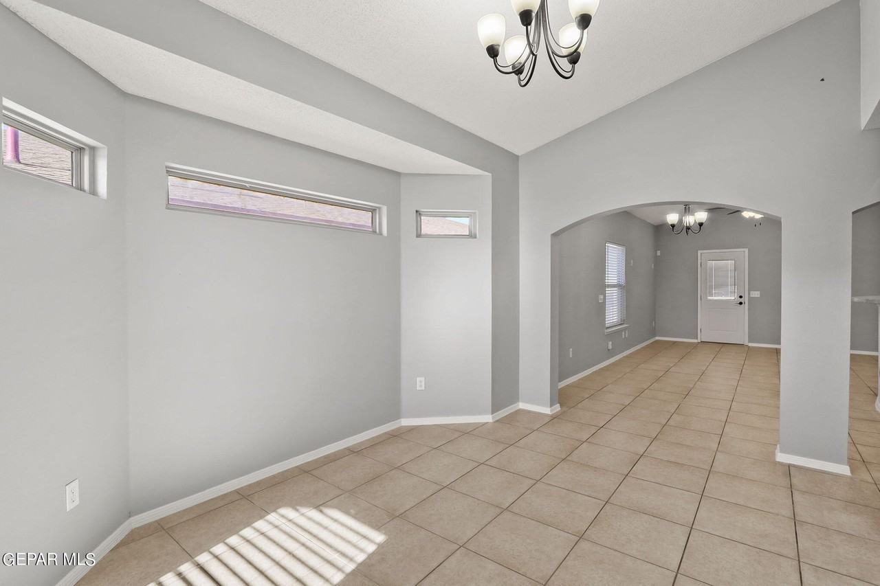 3269 Maple Point Dr - Photo 5 of 37