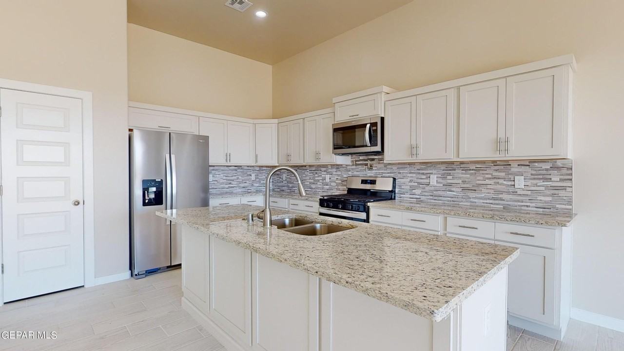11118 Blue Eyed Grass St - Photo 4 of 41