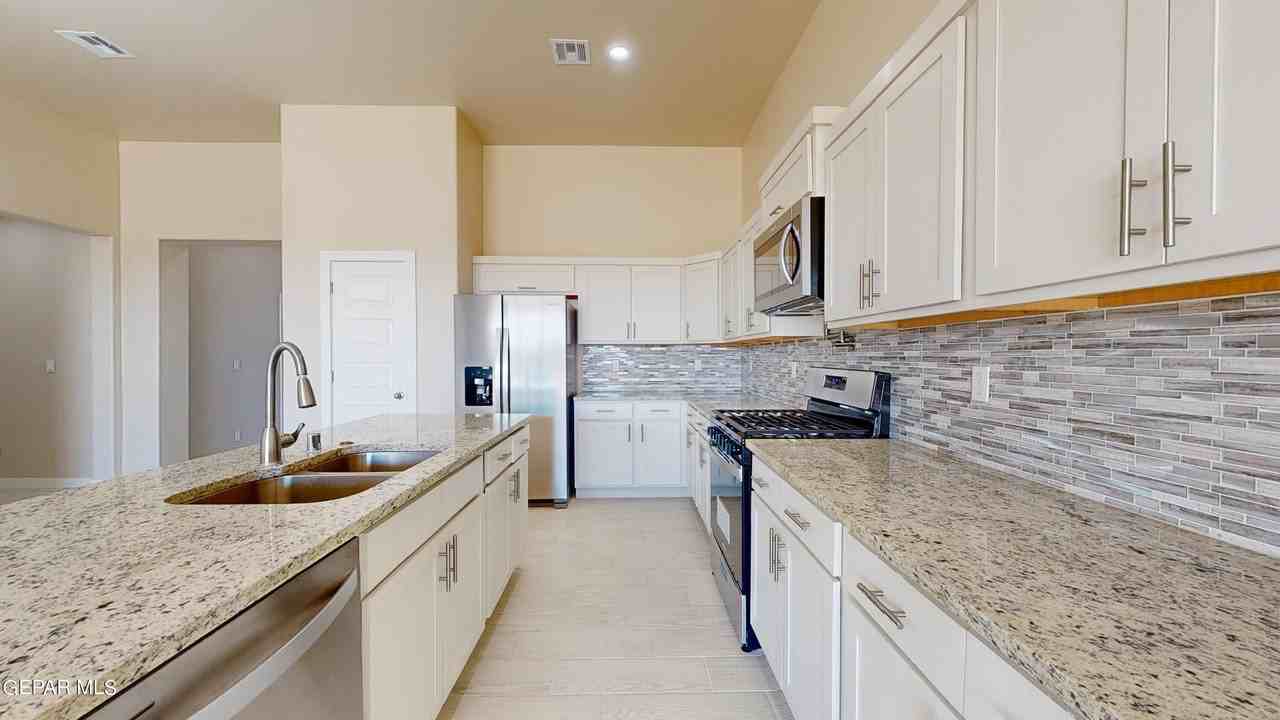 11118 Blue Eyed Grass St - Photo 5 of 41