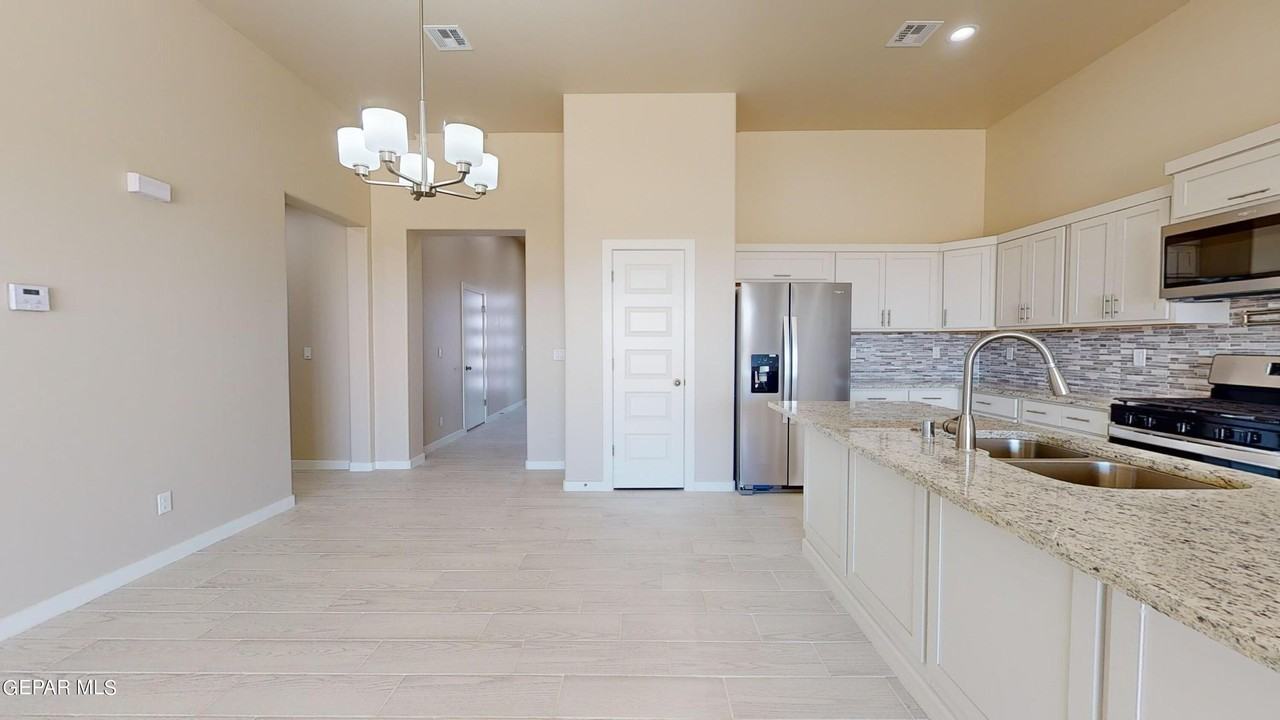 11118 Blue Eyed Grass St - Photo 7 of 41