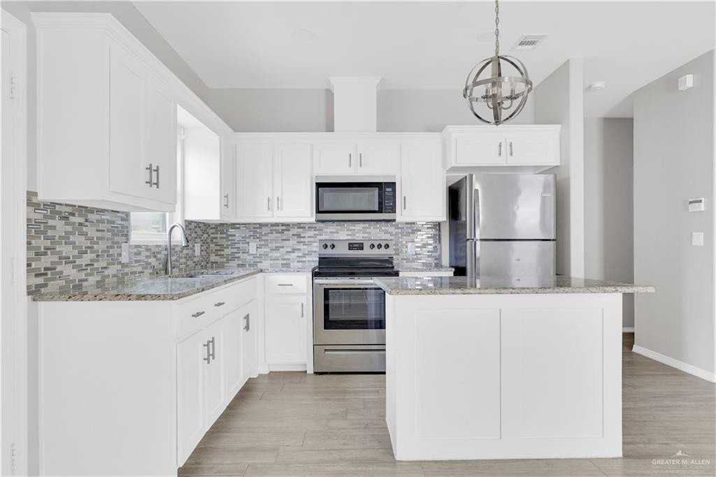5201 N Winona Dr #3 - Photo 6 of 13