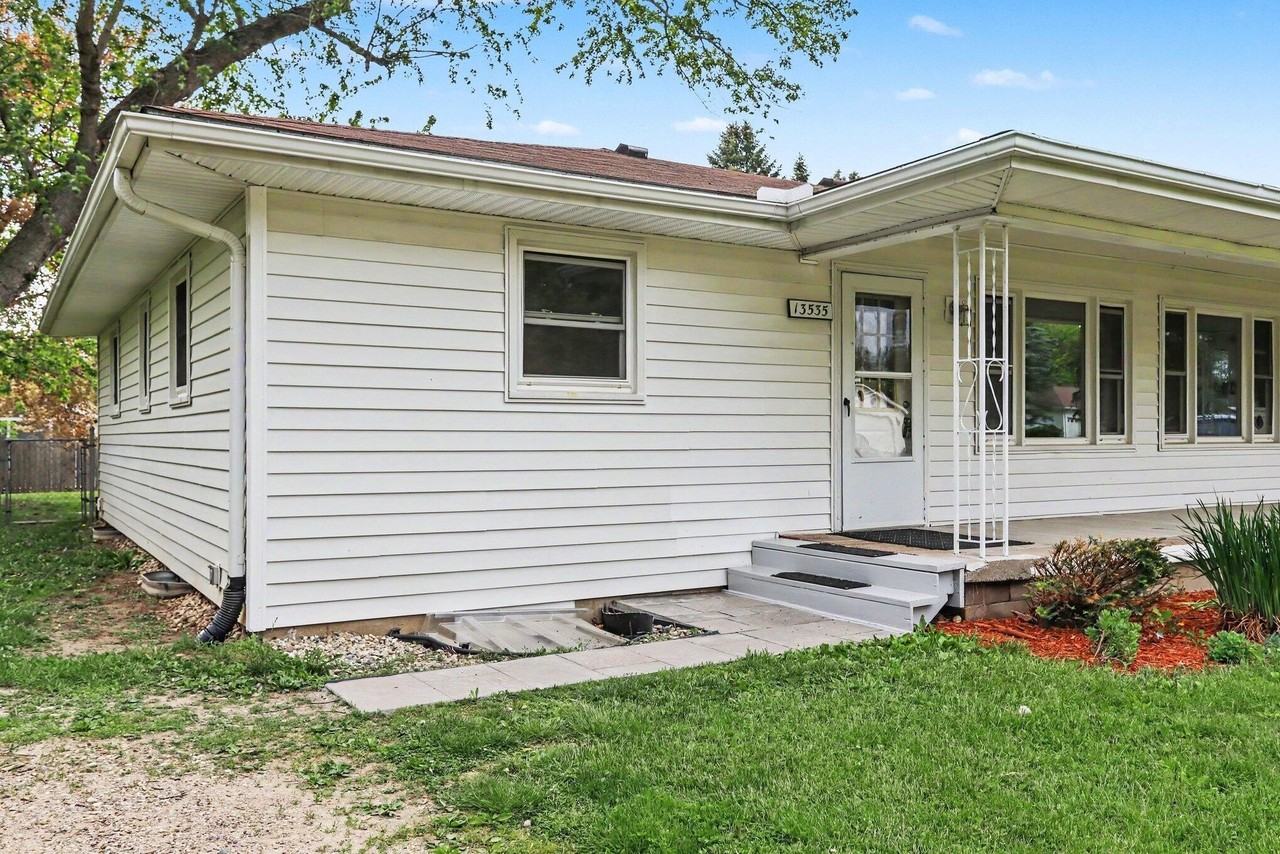 13535 W Tremblay Dr - Photo 2 of 21