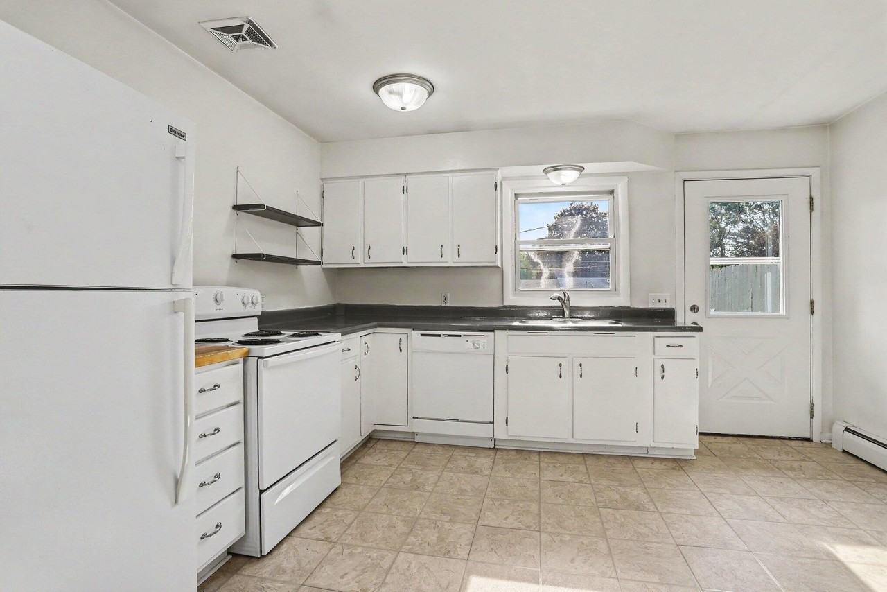 13535 W Tremblay Dr - Photo 7 of 21