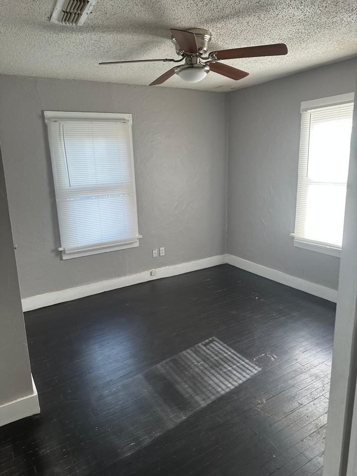 108 N Florida St #1 - Photo 3 of 5