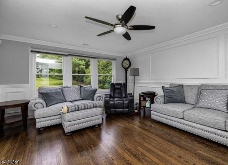 150 Fremont Ave - Photo 3 of 14
