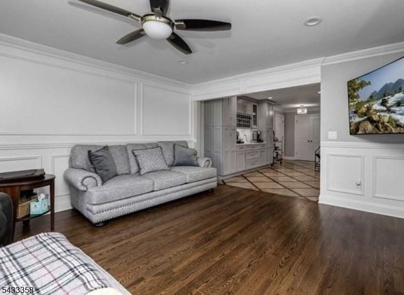 150 Fremont Ave - Photo 4 of 14