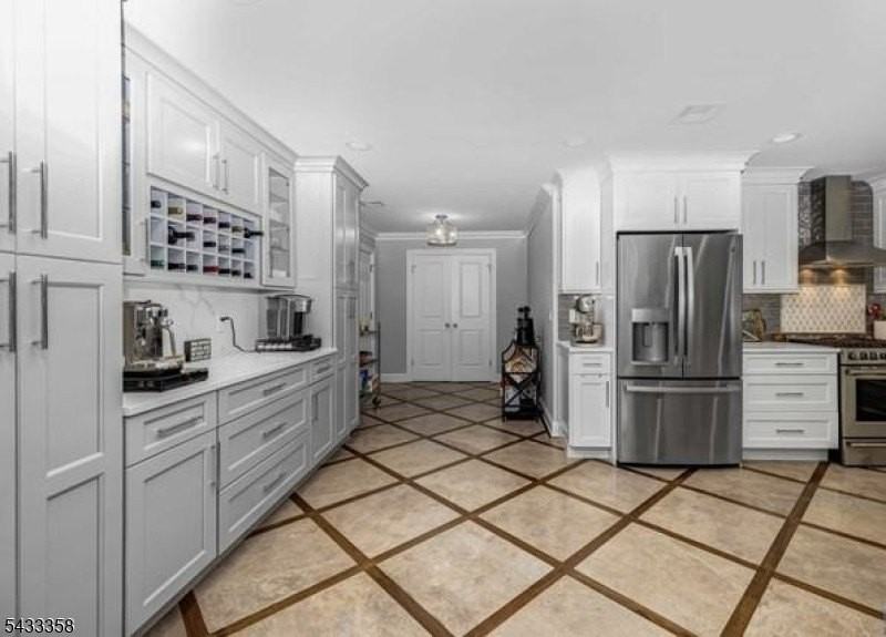 150 Fremont Ave - Photo 7 of 14
