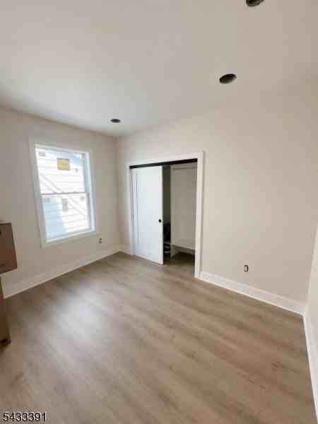 88 Sanford Ave - Photo 3 of 8