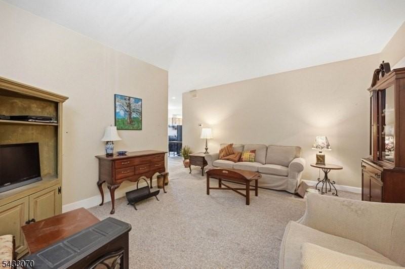 82 Maple Ave - Photo 6 of 17