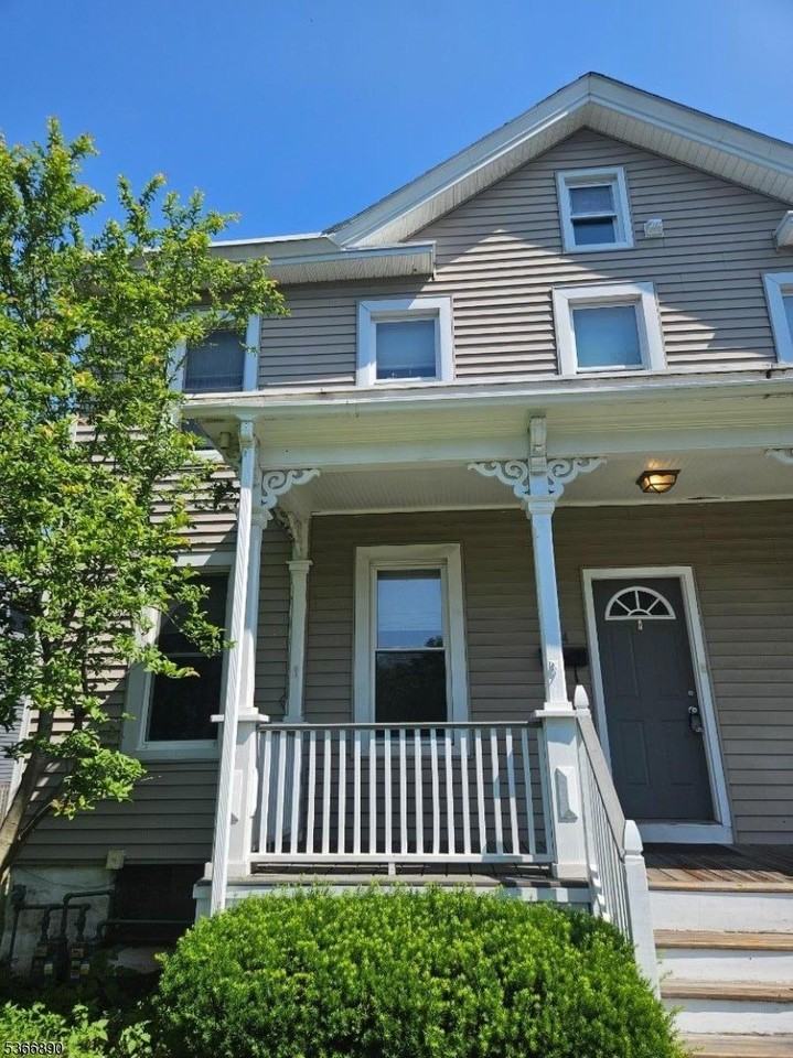 24 Pennsylvania Ave - Photo 2 of 17