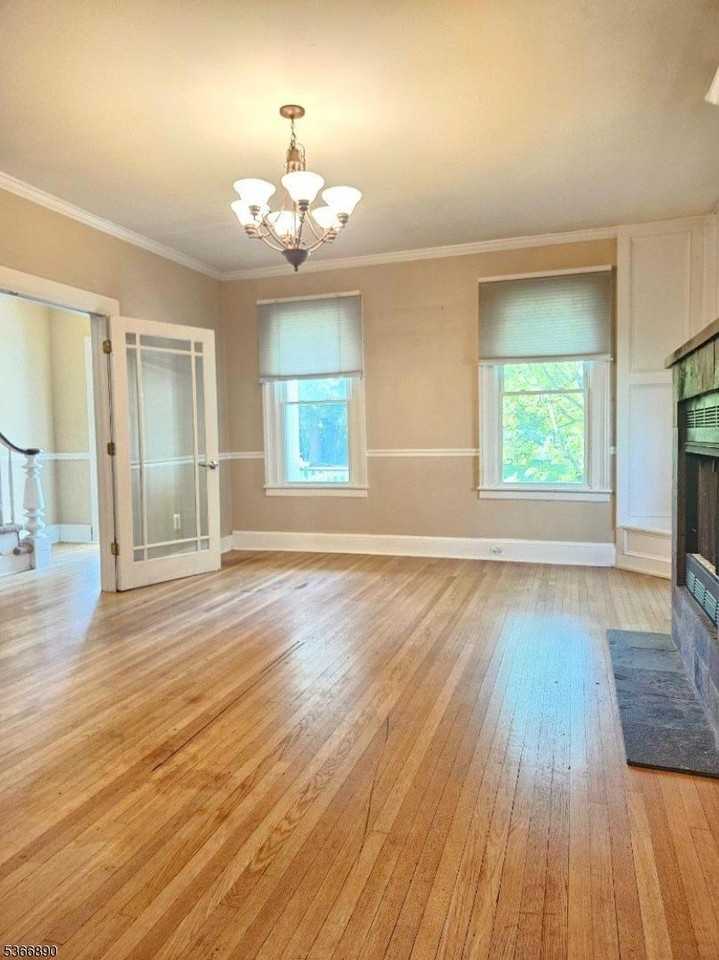 24 Pennsylvania Ave - Photo 3 of 17