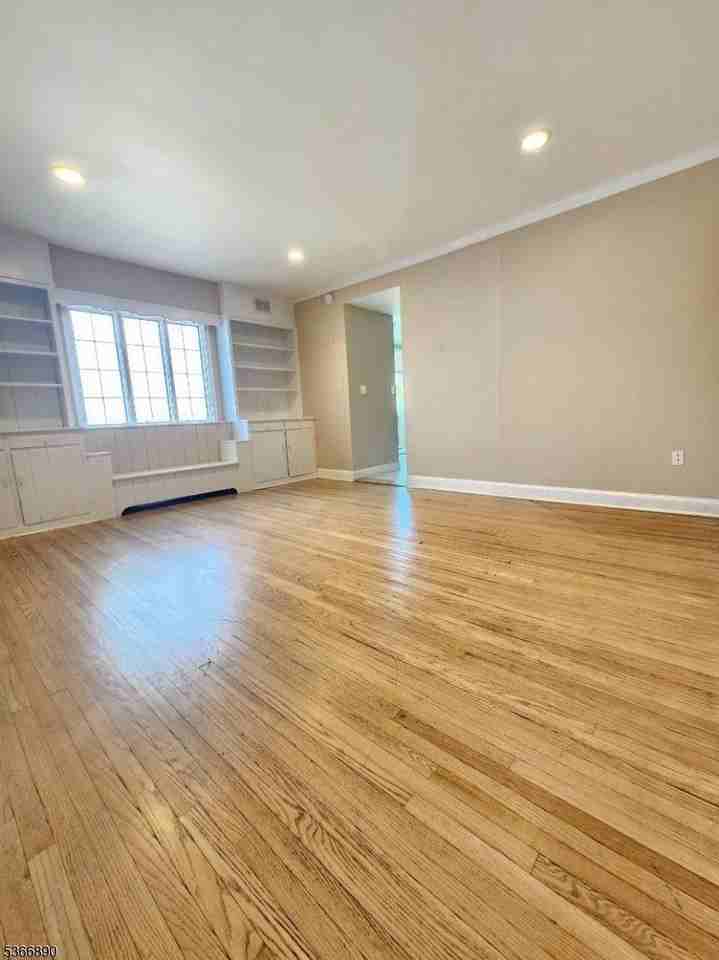 24 Pennsylvania Ave - Photo 7 of 17