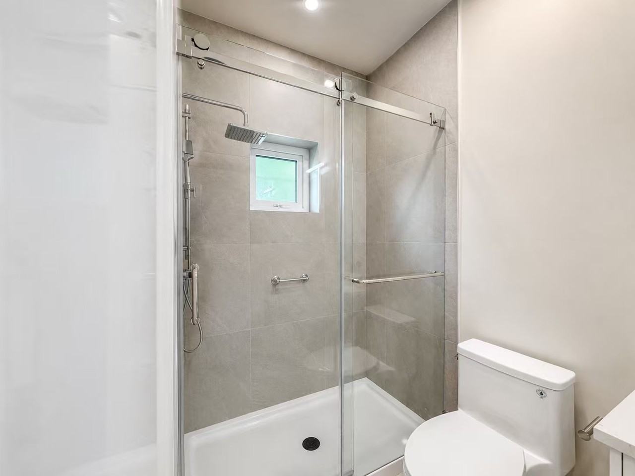 4988 Macdonald Street - Photo 6 of 9