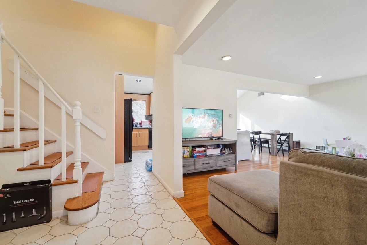 324 Brook St #324