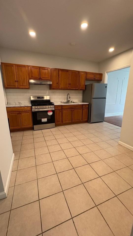 339 Danforth Ave #1F - Photo 3 of 14