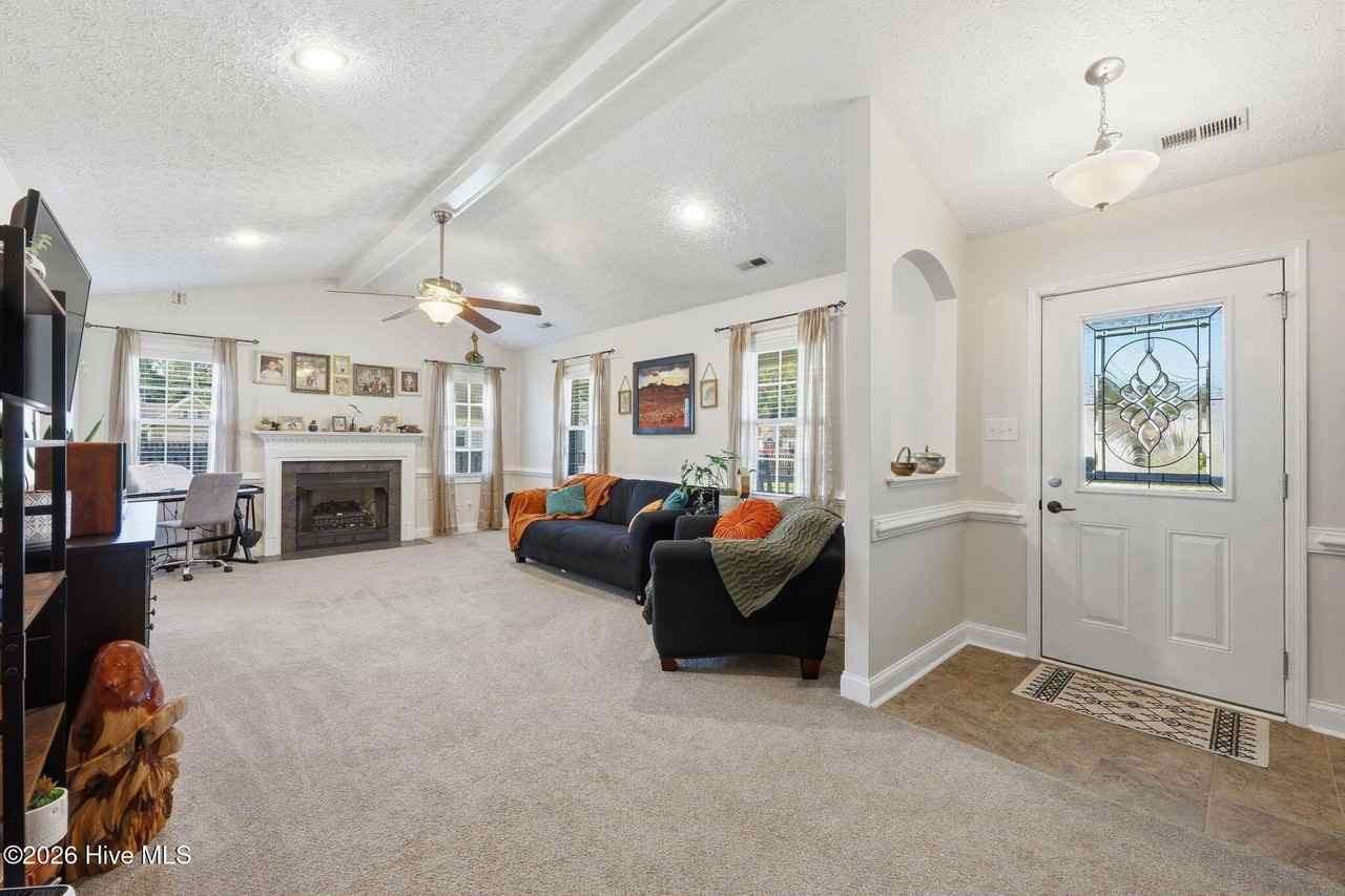 100 Birch Ct - Photo 5 of 49