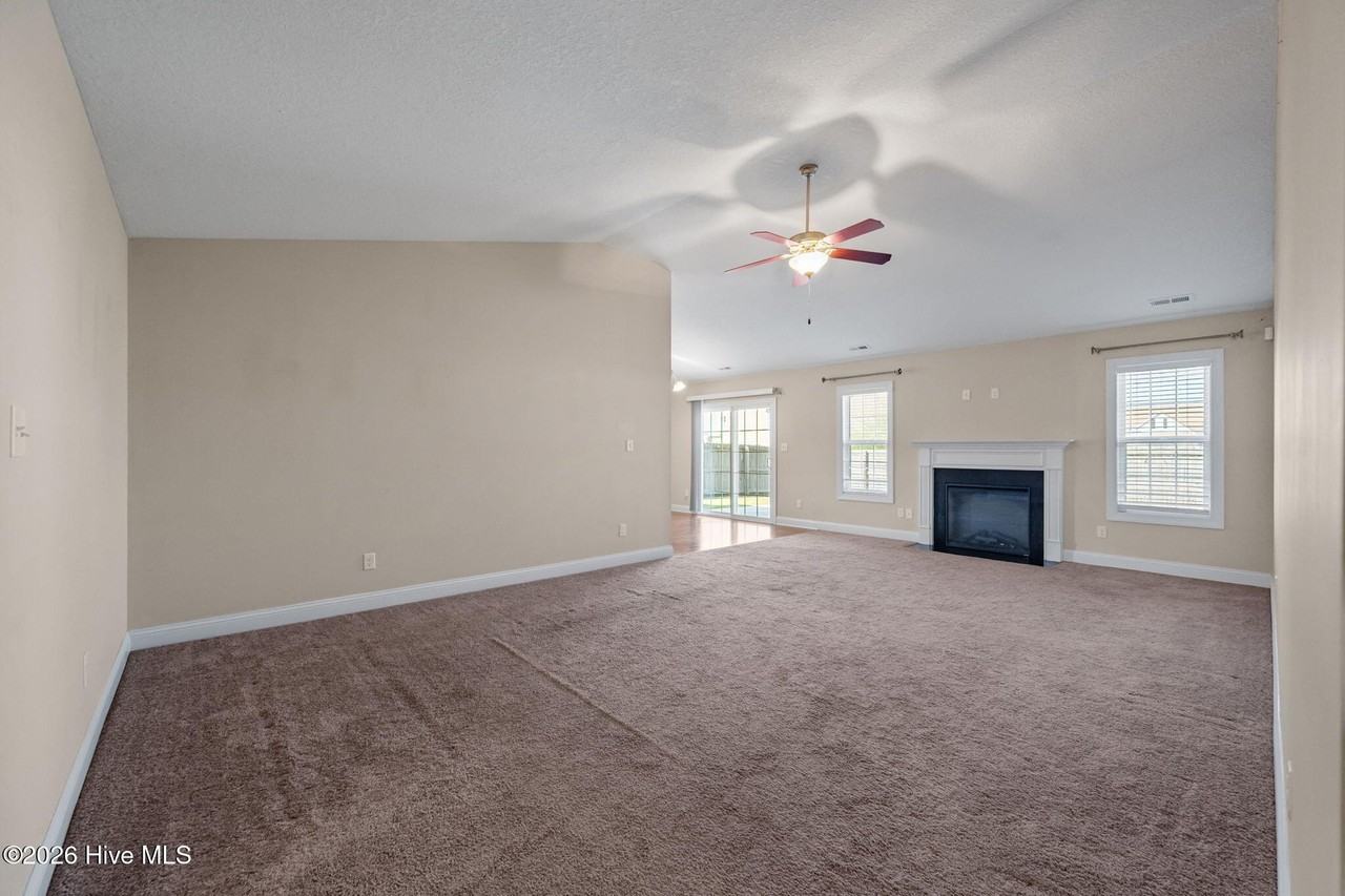 320 Aquamarine Cir - Photo 3 of 30