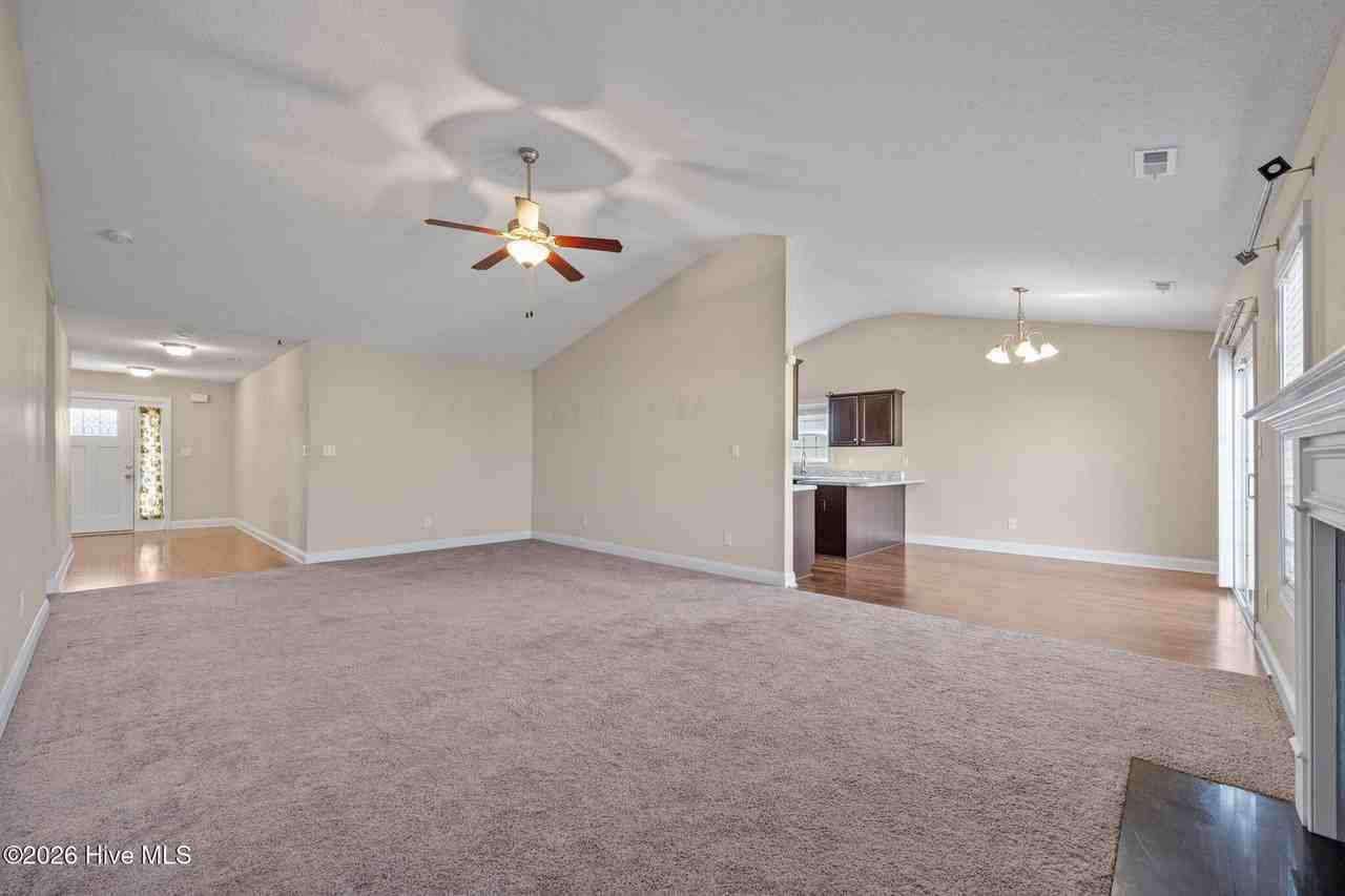 320 Aquamarine Cir - Photo 4 of 30