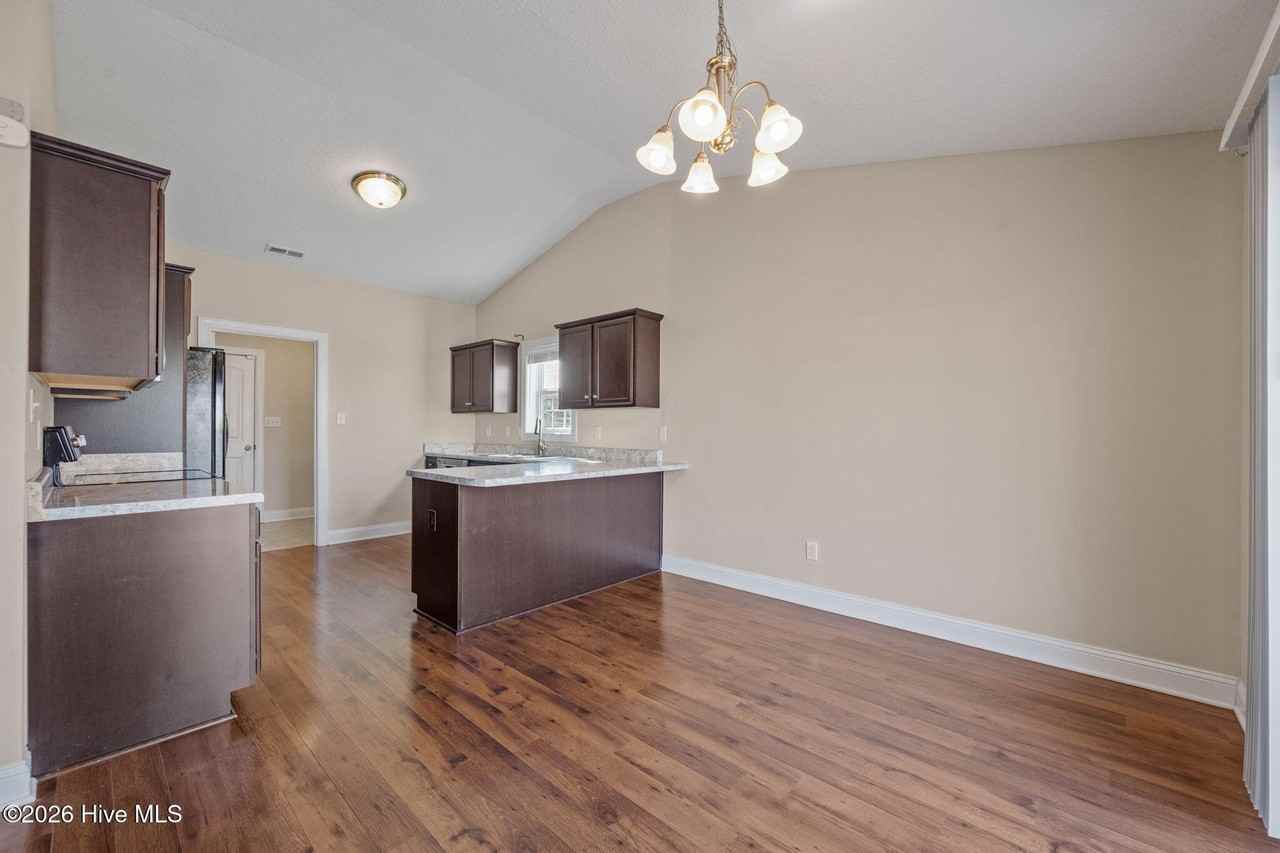 320 Aquamarine Cir - Photo 6 of 30