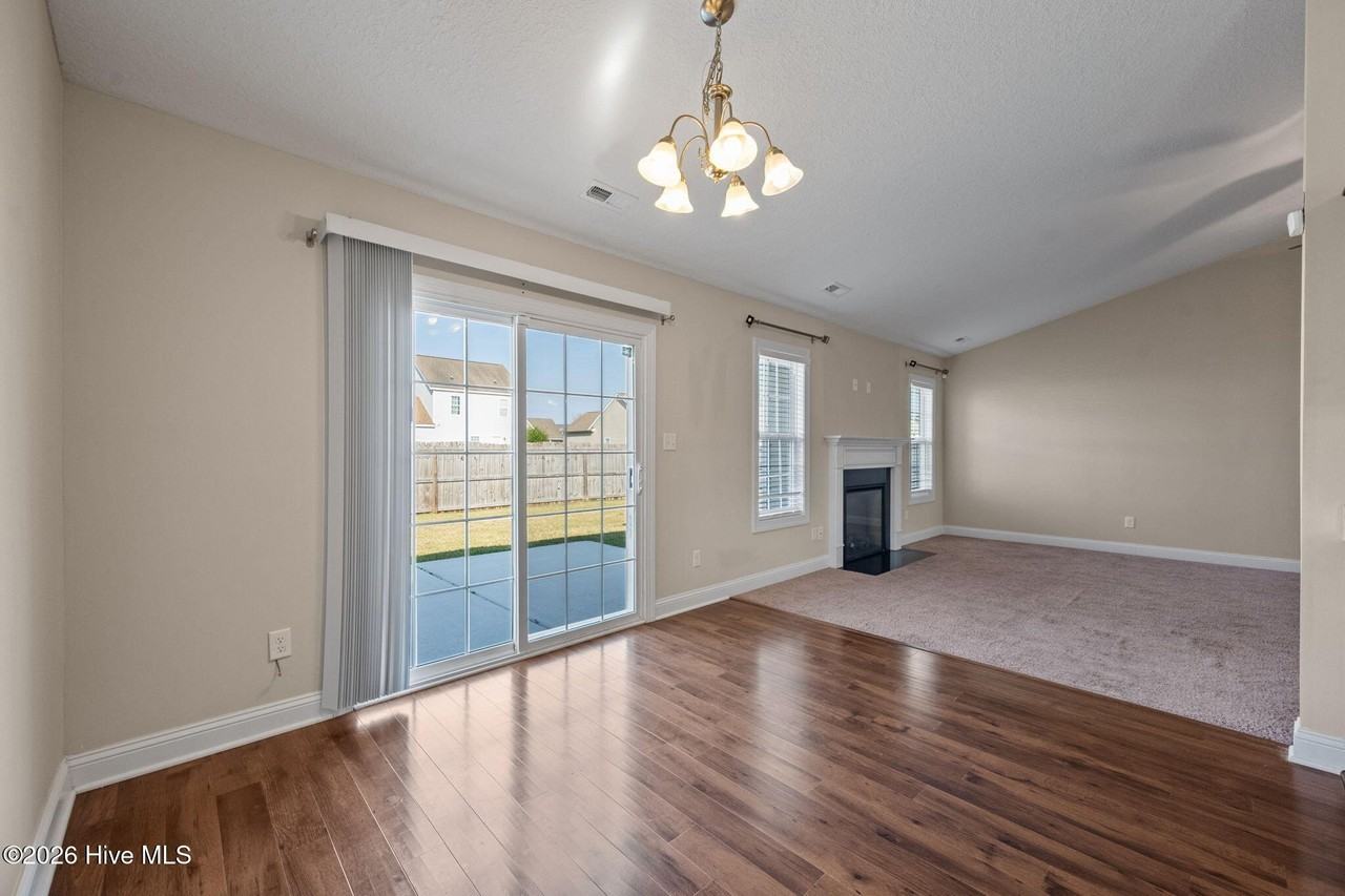 320 Aquamarine Cir - Photo 7 of 30