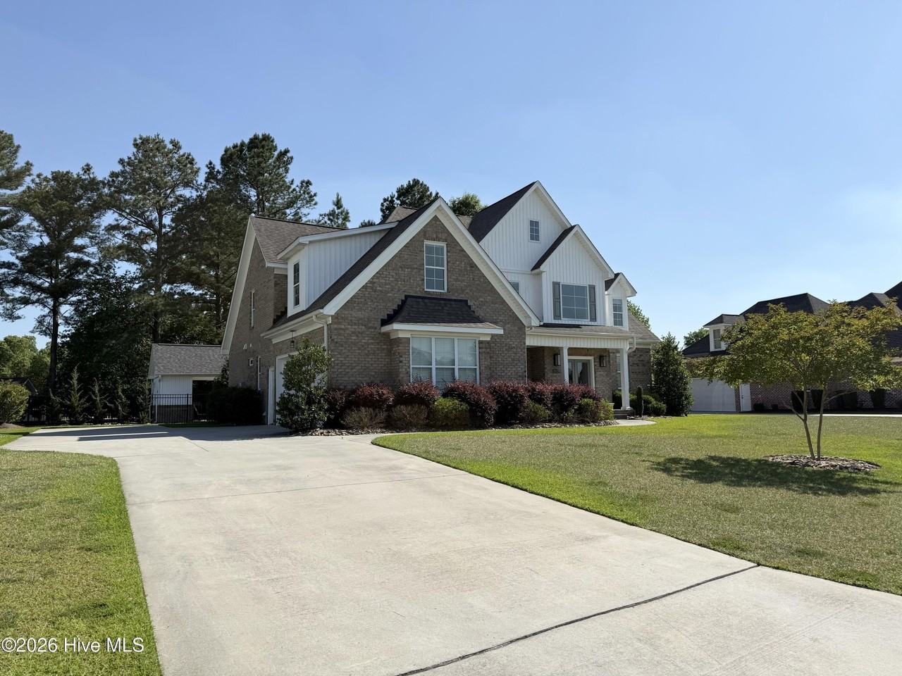 1017 Sedbrook Ln - Photo 4 of 50