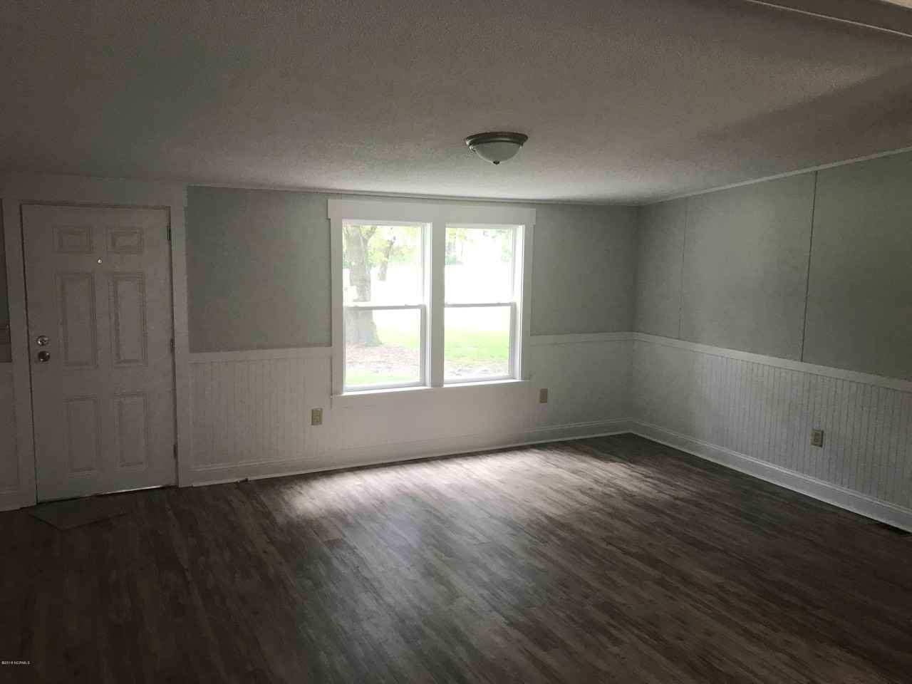 200 Susans Dr - Photo 2 of 13