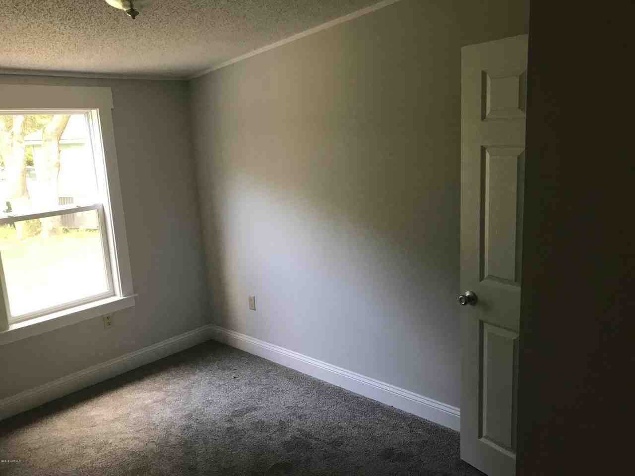 200 Susans Dr - Photo 4 of 13