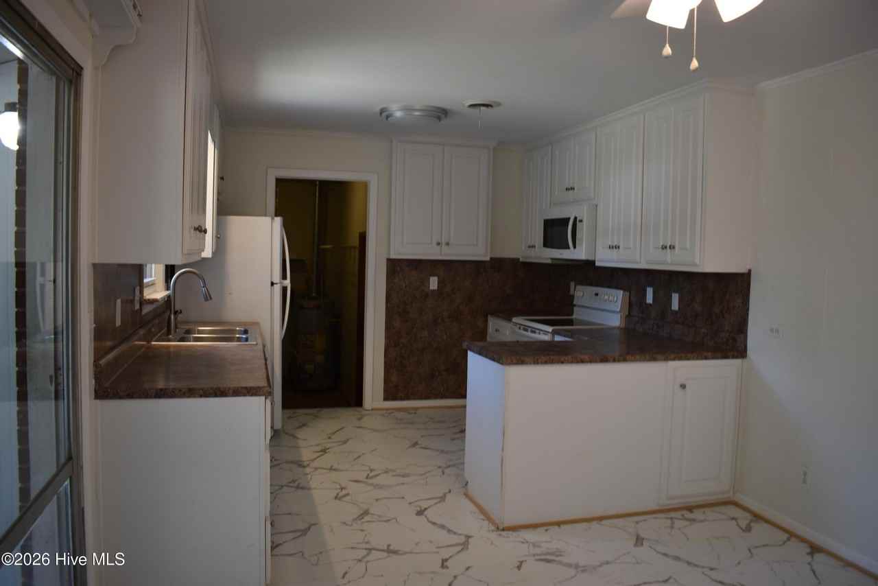 735 Old Edgefield Rd - Photo 3 of 19