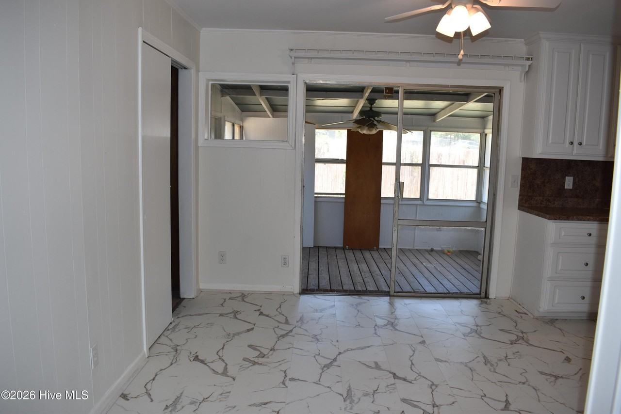 735 Old Edgefield Rd - Photo 4 of 19