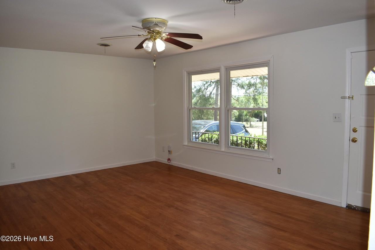 735 Old Edgefield Rd - Photo 6 of 19