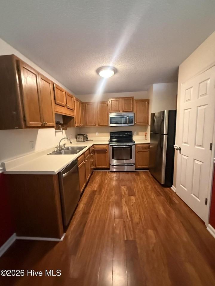 600 N 35th St #103 - Photo 3 of 8