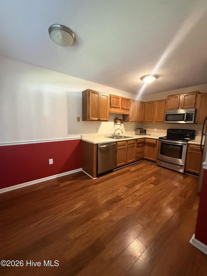 600 N 35th St #103 - Photo 4 of 8