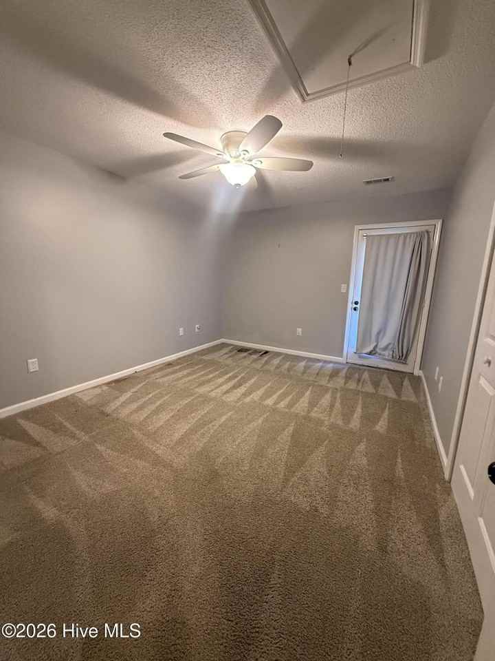 600 N 35th St #103 - Photo 5 of 8