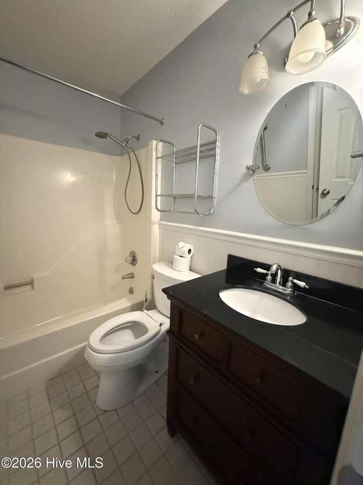 600 N 35th St #103 - Photo 7 of 8