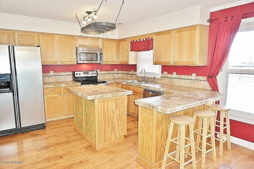408 Hampshire Pl - Photo 4 of 26