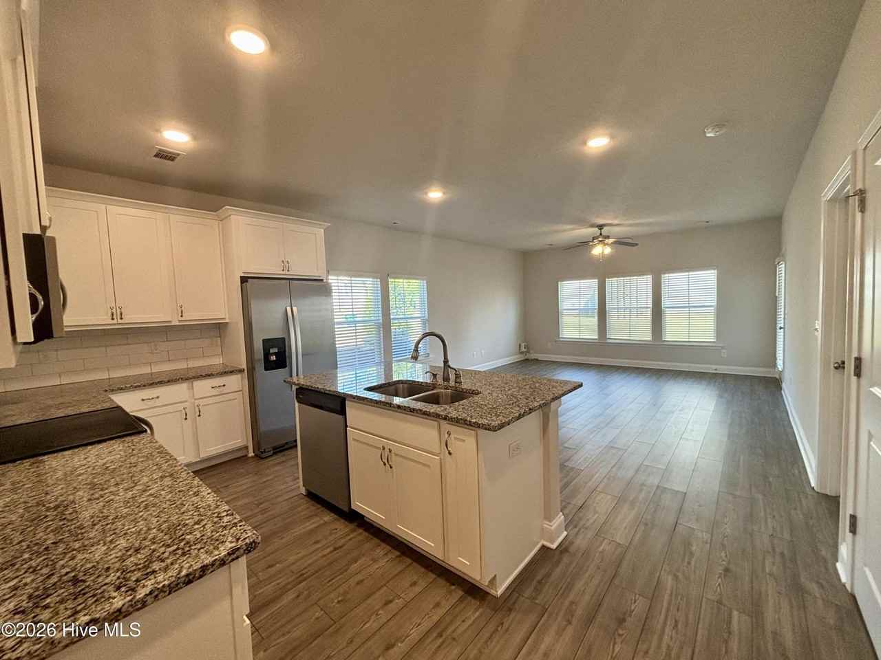 1101 Clareton Dr - Photo 4 of 18