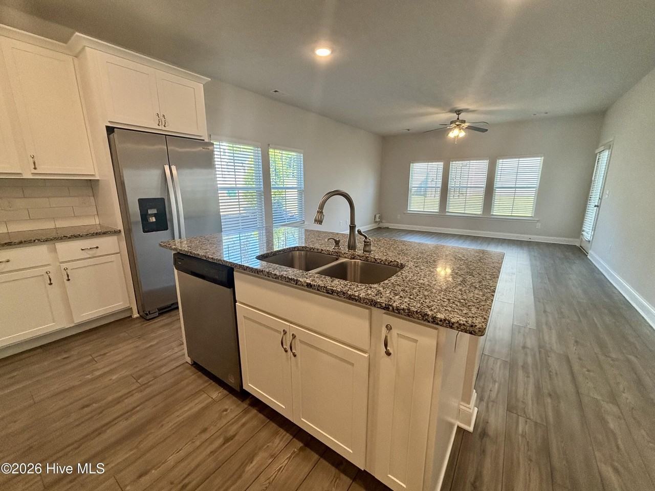 1101 Clareton Dr - Photo 5 of 18