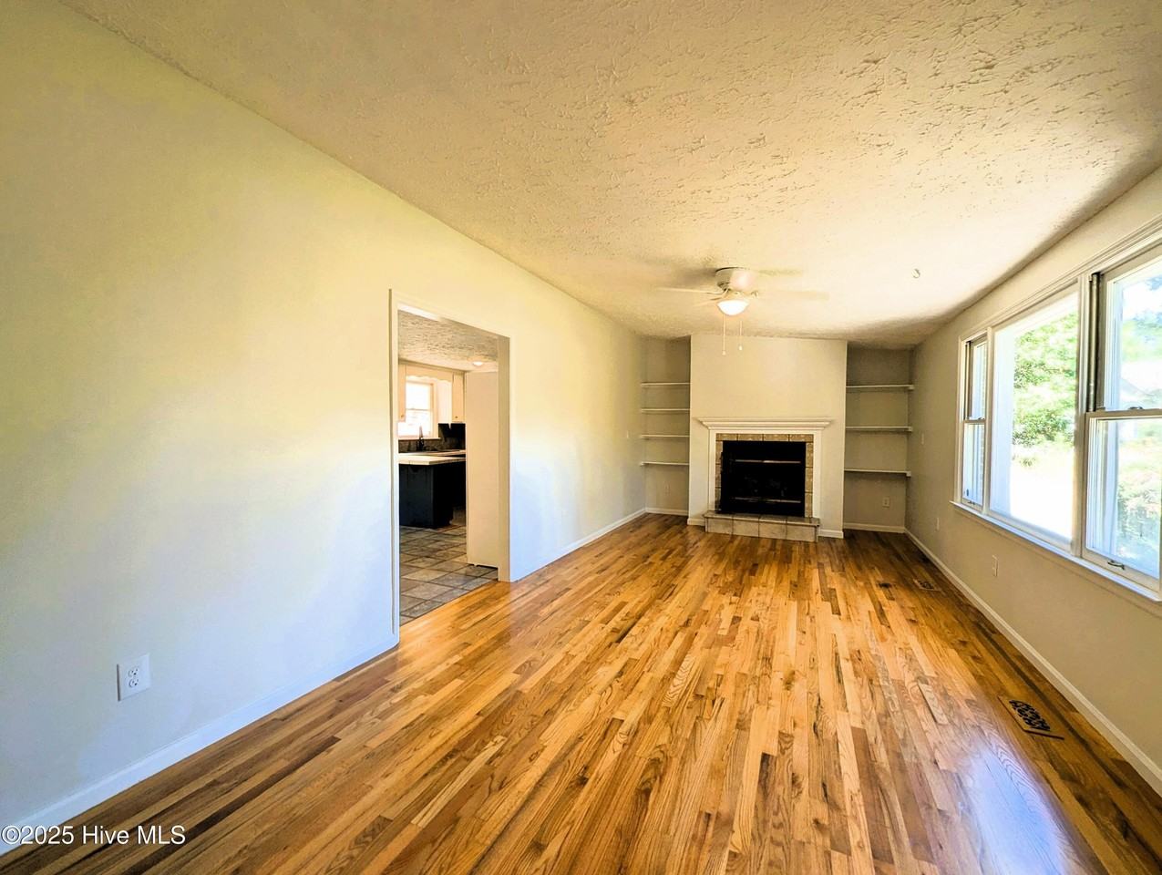 290 Diamondhead Dr S - Photo 4 of 21