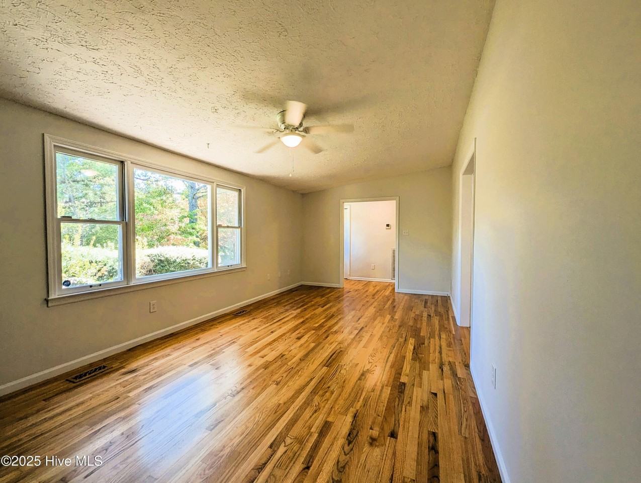 290 Diamondhead Dr S - Photo 5 of 21