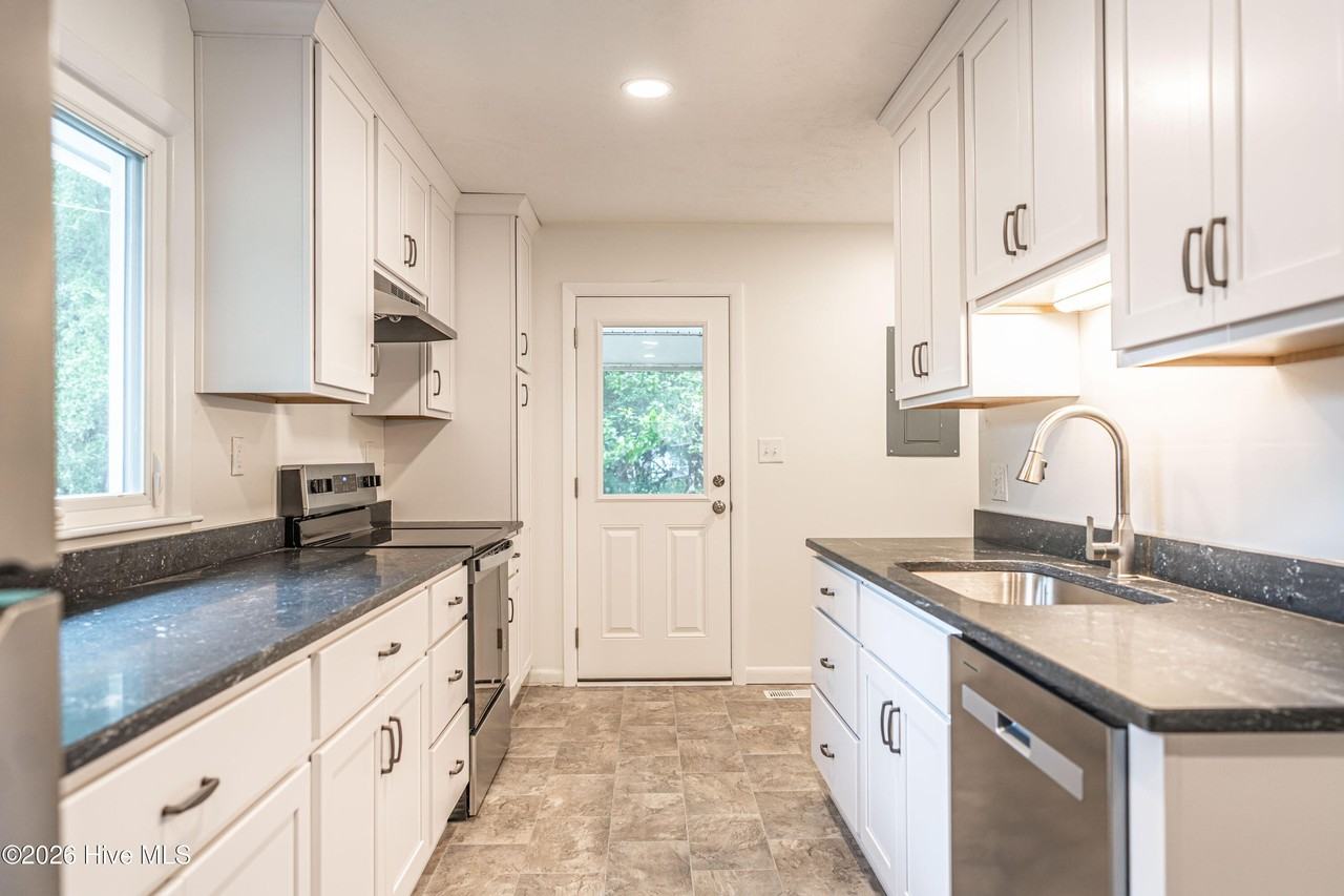 1290 W Wisconsin Ave - Photo 5 of 23