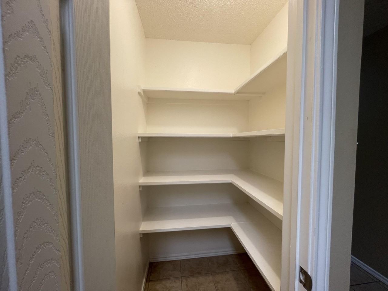 6508 Albany Ave - Photo 6 of 22