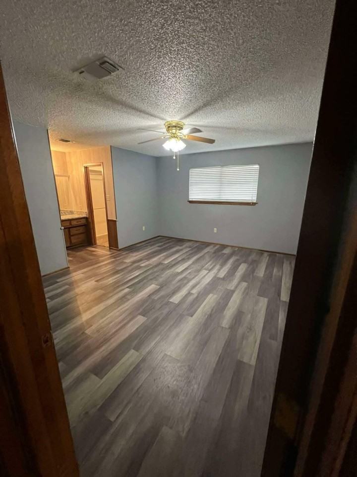 810 Mimosa Ave - Photo 3 of 14