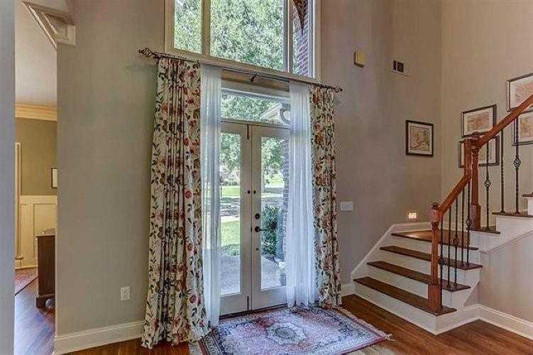 2520 Fox Hill Dr - Photo 2 of 24