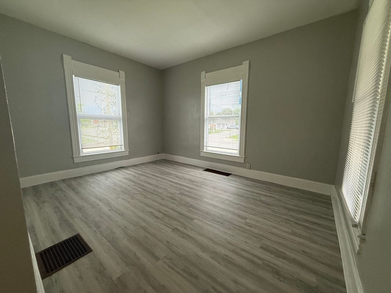 545 W State St #1 - Photo 3 of 11