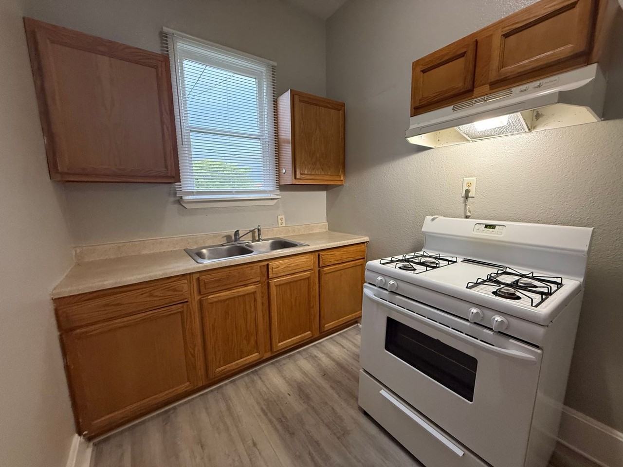 545 W State St #1 - Photo 5 of 11